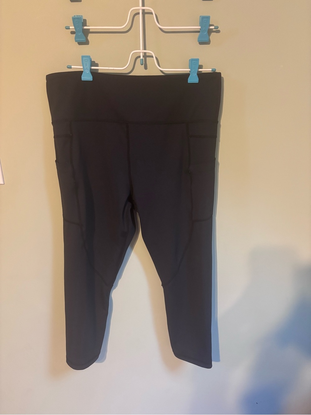 ZYIA Black Capri Performance Leggings with Side Pocket